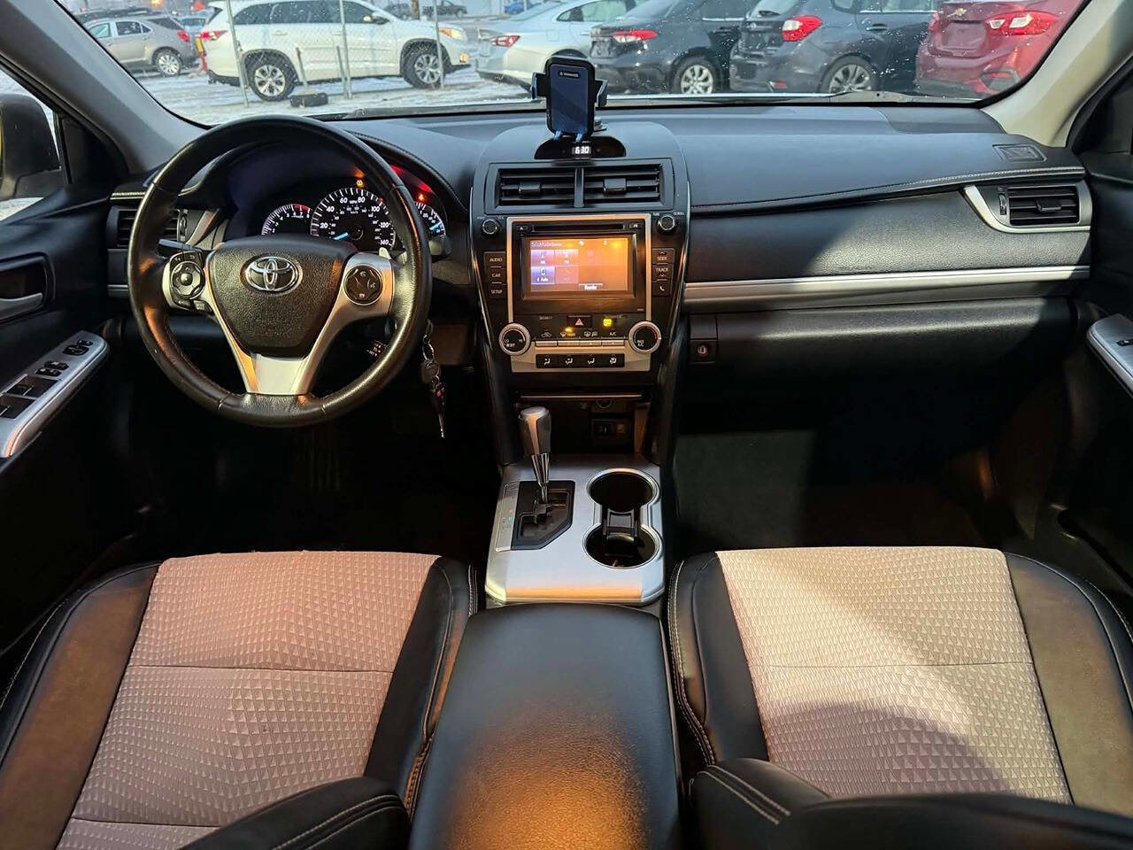 Used 2014 Toyota Camry SE image 7