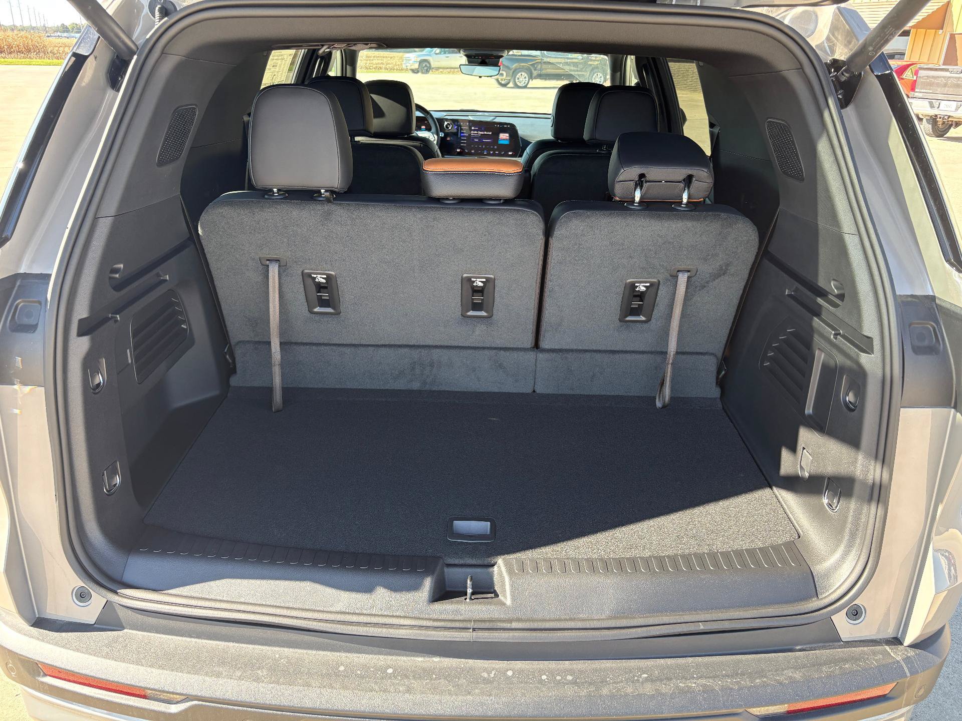 New 2027 Chevrolet Traverse Z71 w/ Enhanced Driving Package AWD/4WD image 12