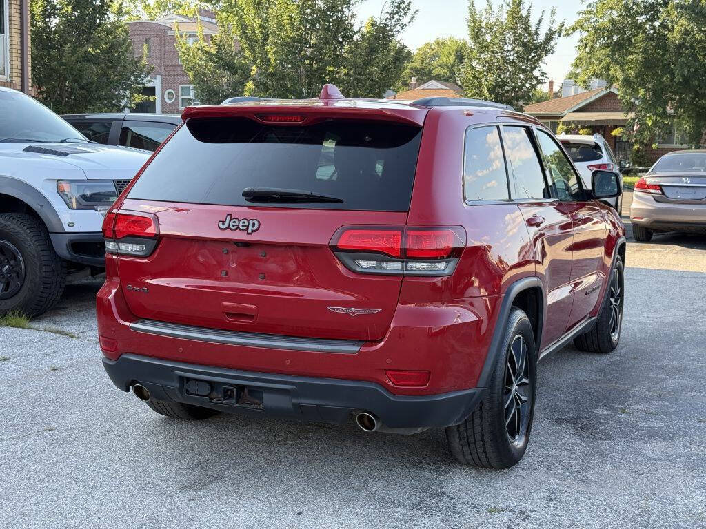 Used 2017 Jeep Grand Cherokee Trailhawk AWD/4WD image 8
