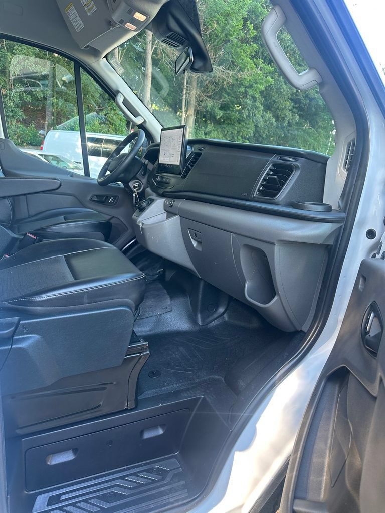 Used 2023 Ford E-Transit Medium Roof RWD image 32