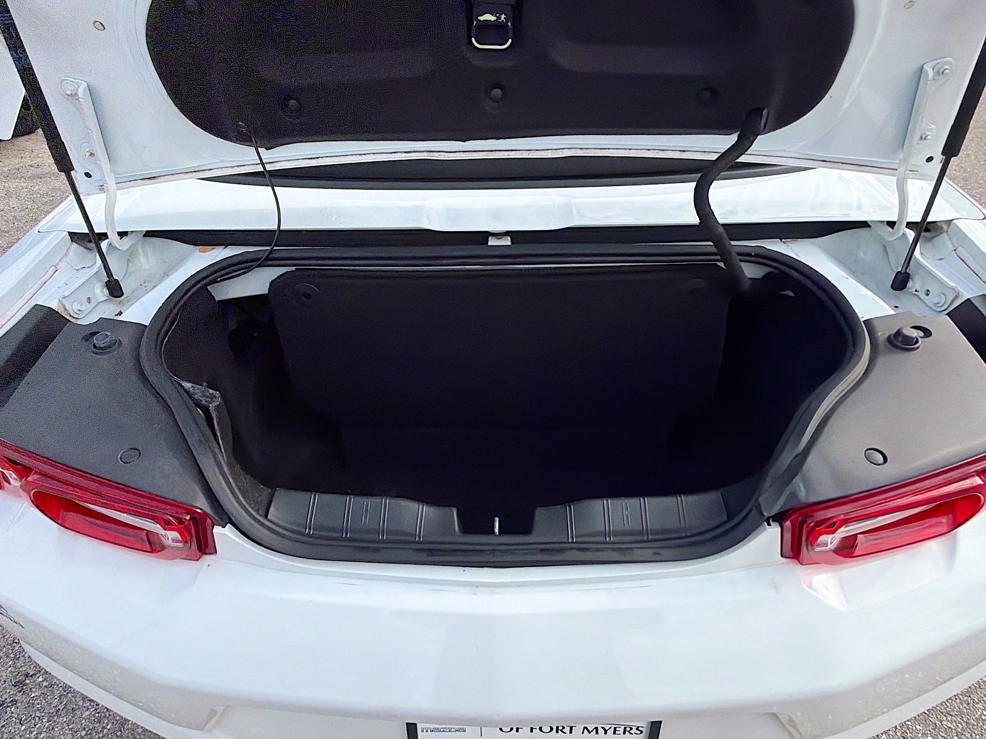 Used 2020 Chevrolet Camaro LT image 12