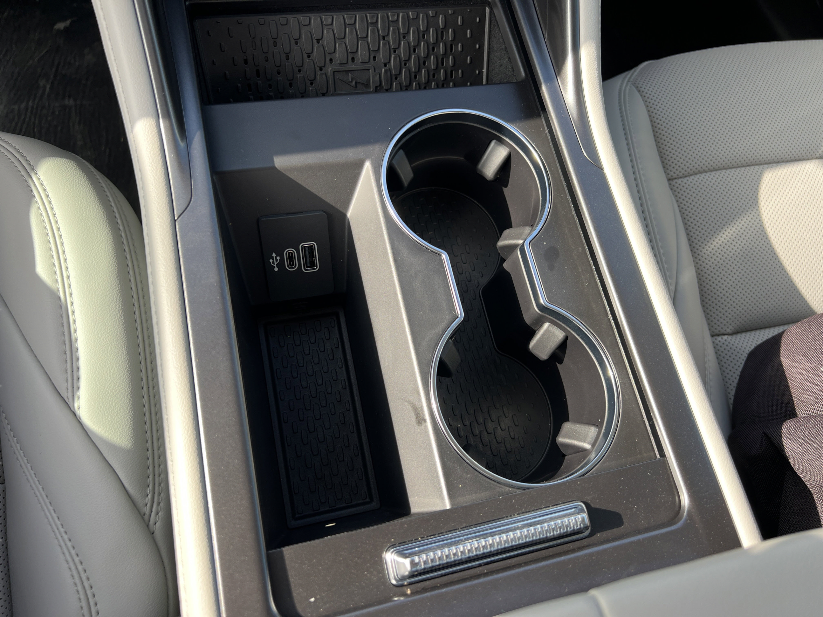 New 2026 Lincoln Nautilus Premier w/ Jet Appearance Package AWD/4WD image 17