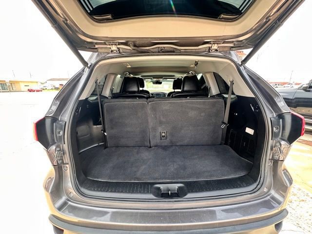 Used 2019 Toyota Highlander XLE FWD image 11