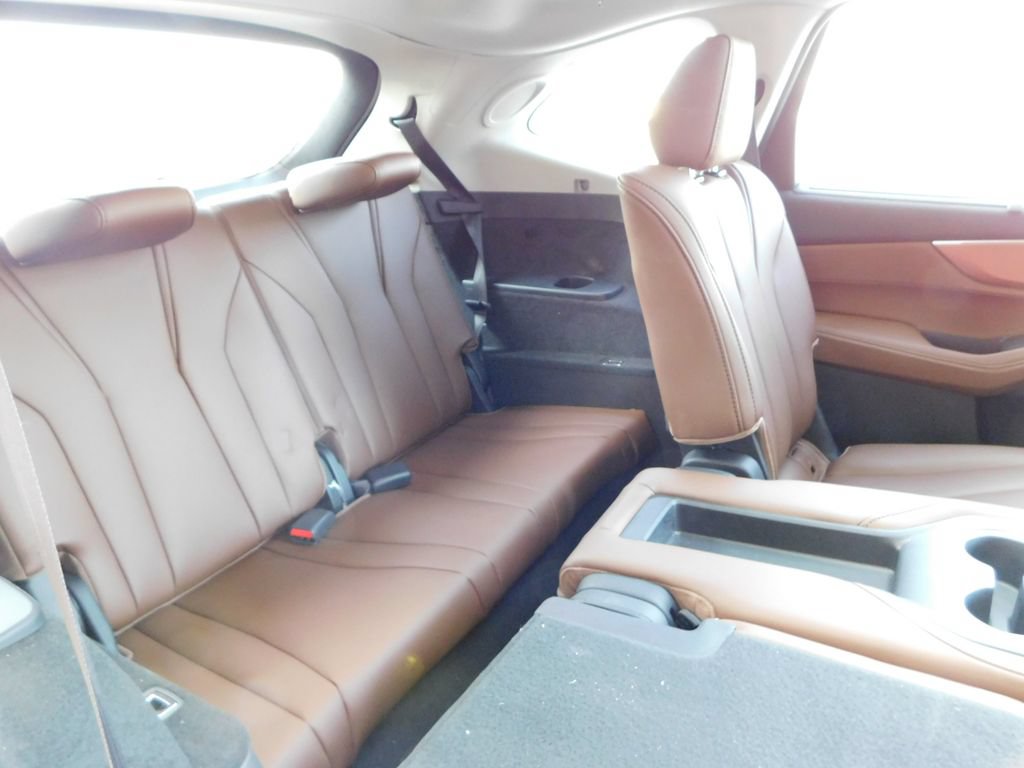 Certified 2025 Acura MDX w/ Technology Package FWD image 4
