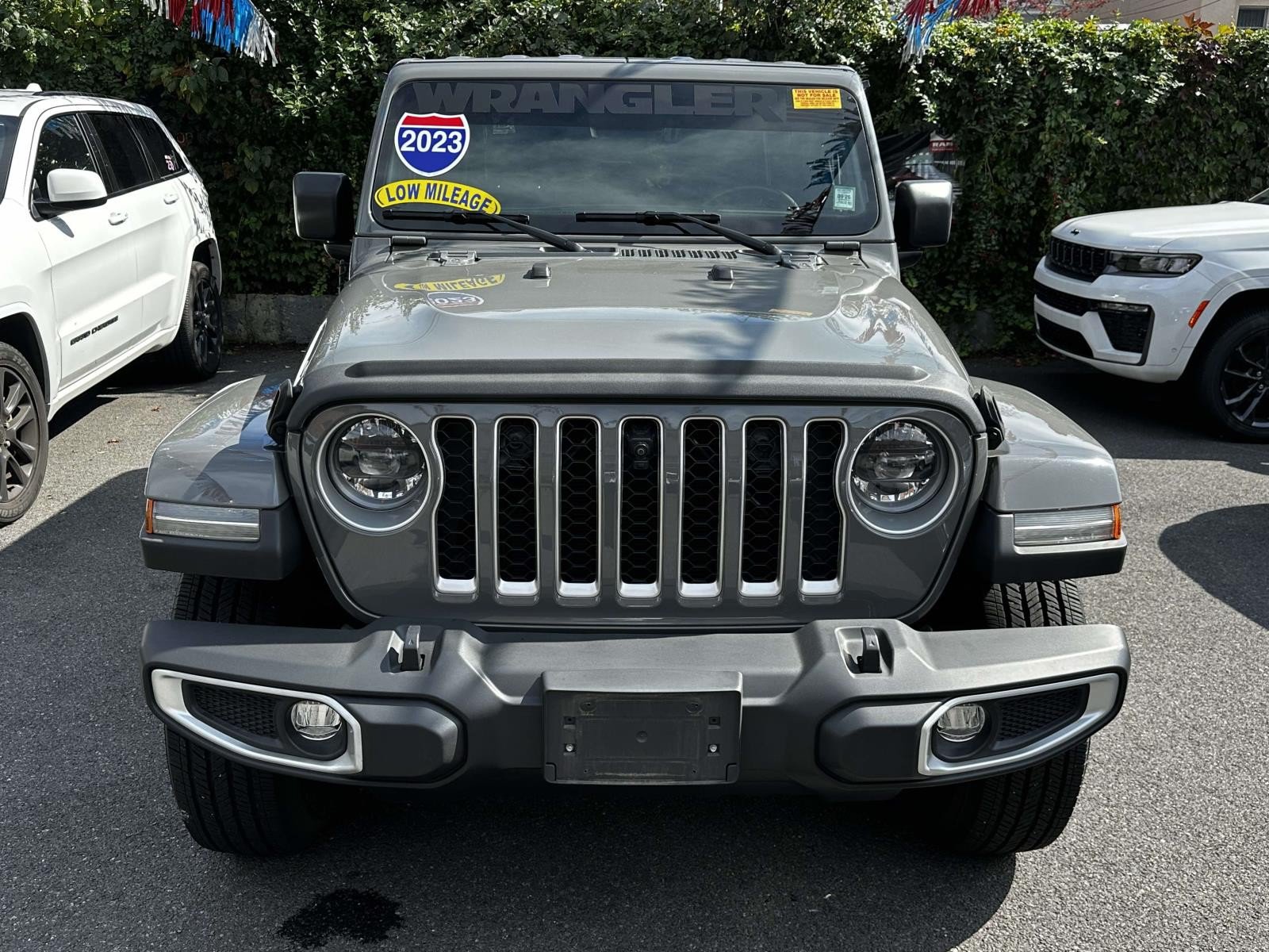 Used 2023 Jeep Wrangler Unlimited Sahara w/ LED Lighting Group AWD/4WD image 8