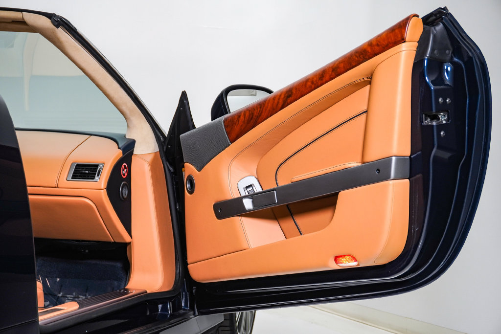 Used 2014 Aston Martin DB9 Volante RWD image 21