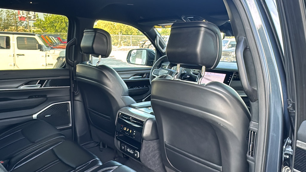 Used 2024 Jeep Wagoneer L Series II w/ Flexible Seating Group RWD image 23