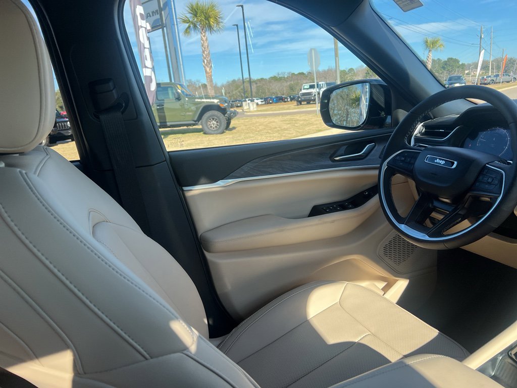 New 2025 Jeep Grand Cherokee Limited w/ Luxury Tech Group II AWD/4WD image 15
