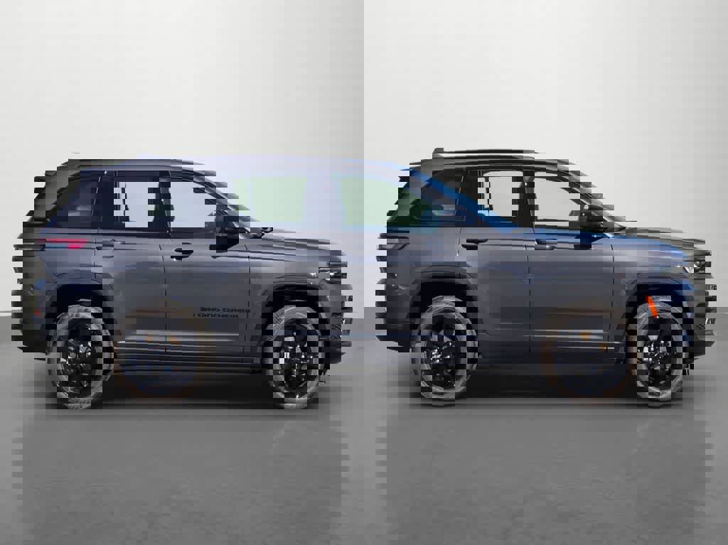 New 2025 Jeep Grand Cherokee Altitude image 7