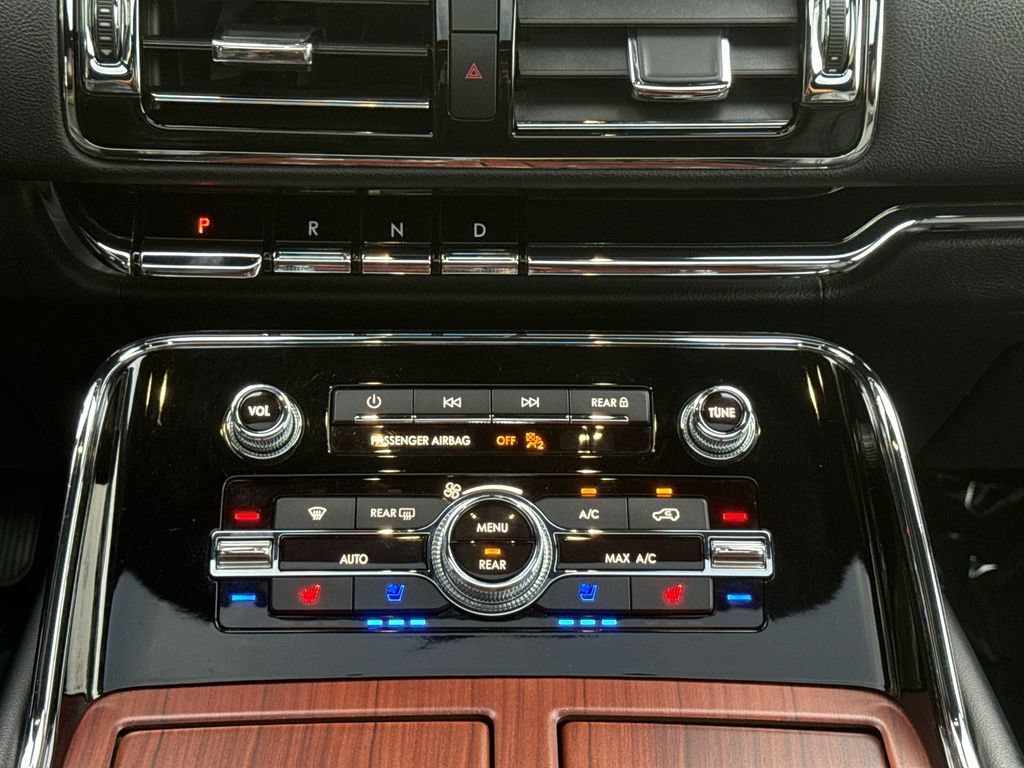 Used 2021 Lincoln Navigator Reserve w/ Luxury Package AWD/4WD image 17