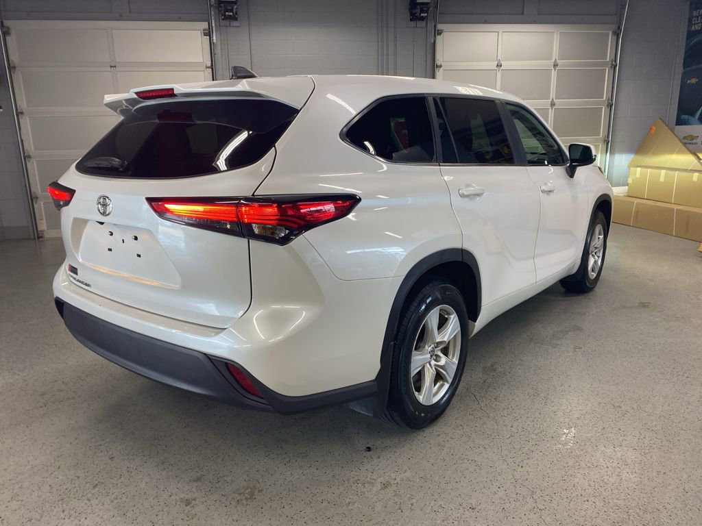Used 2023 Toyota Highlander L image 8