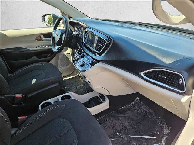Used 2020 Chrysler Voyager LX w/ Cold Weather Group FWD image 23