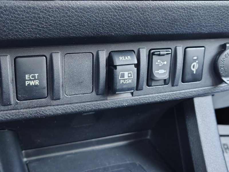 Used 2018 Toyota Tacoma TRD Sport AWD/4WD image 35