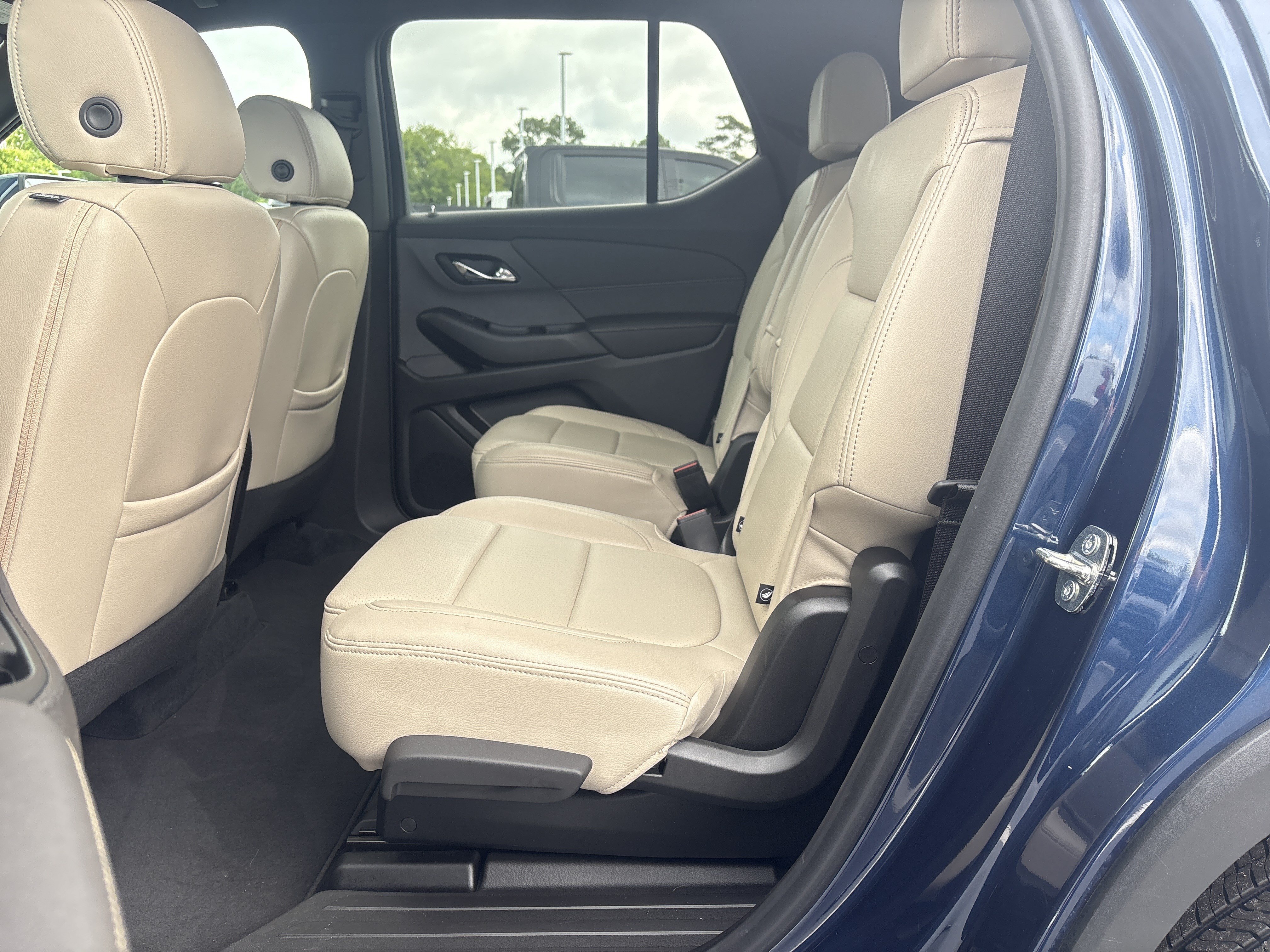Used 2023 Chevrolet Traverse LT FWD image 29