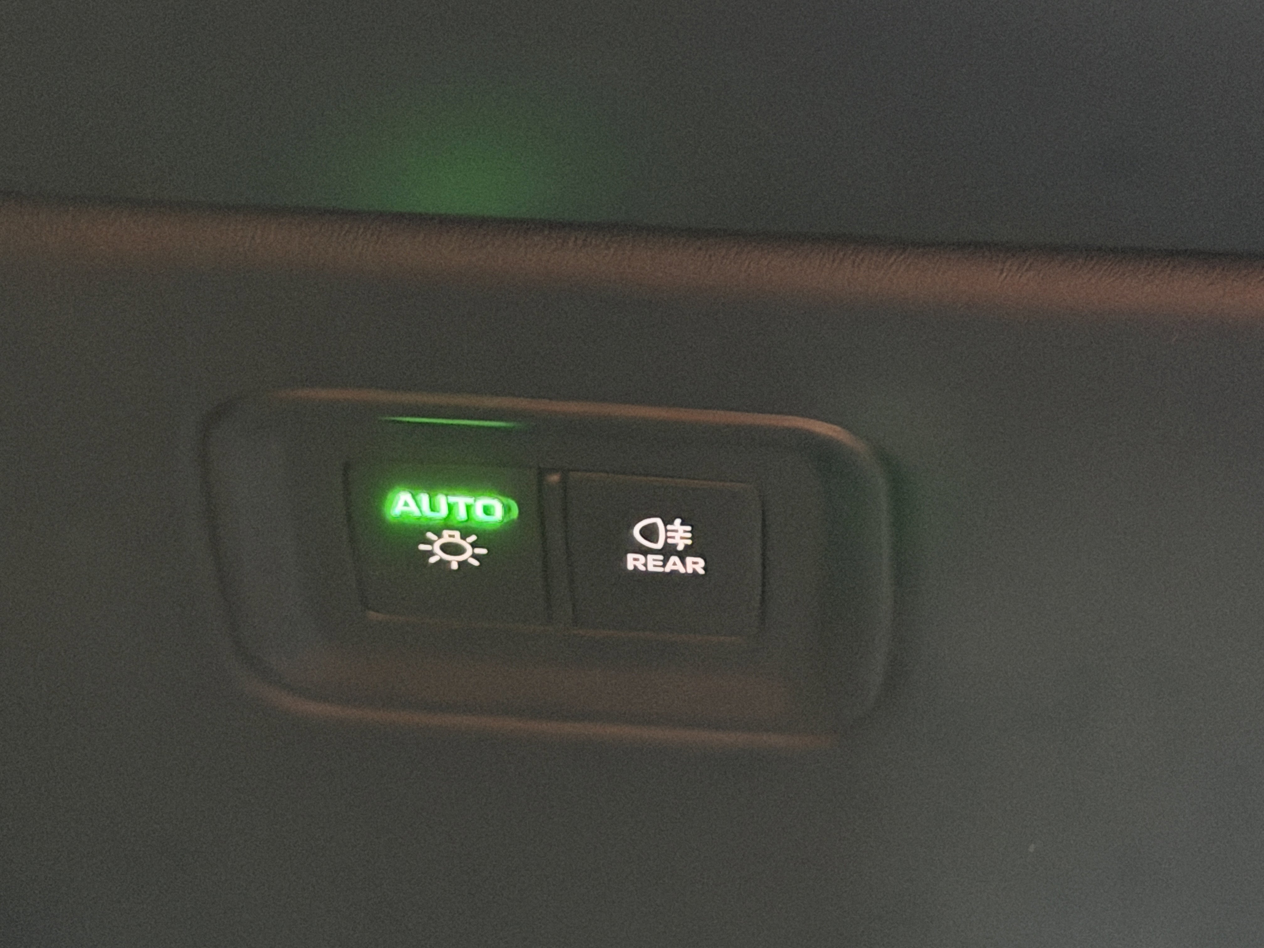 Certified 2025 Porsche Macan Electric image 35