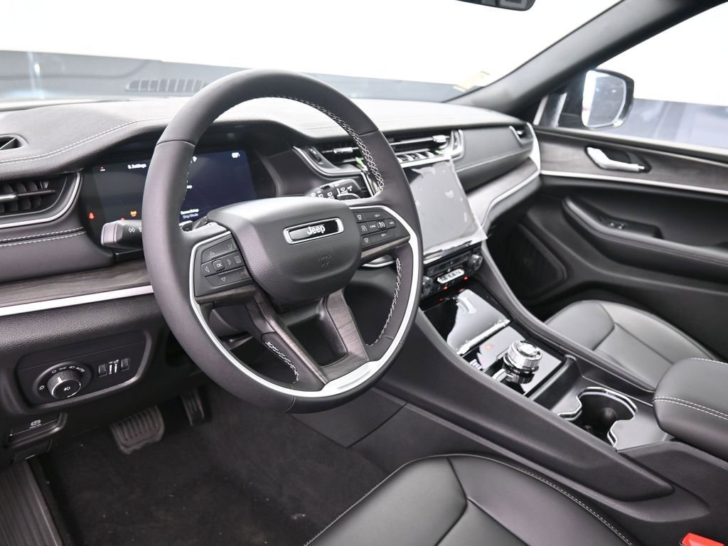 New 2025 Jeep Grand Cherokee Limited w/ Trailer Tow Package image 16