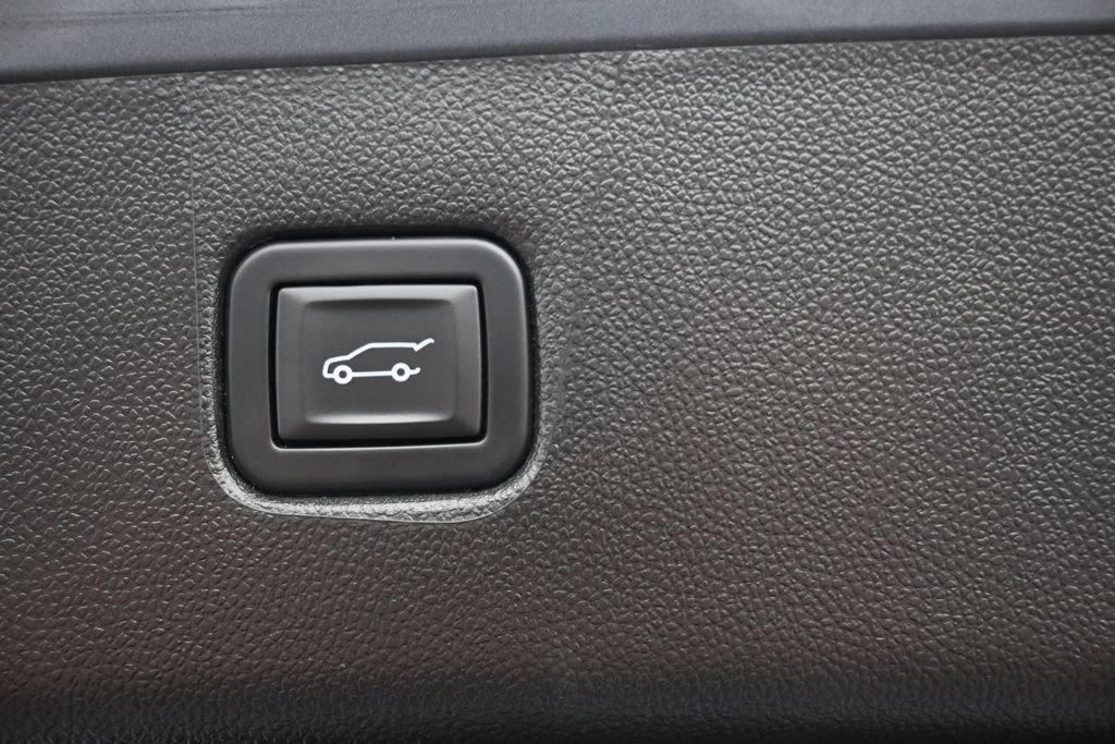 Used 2024 Chevrolet Blazer LT w/ Convenience Package FWD image 16