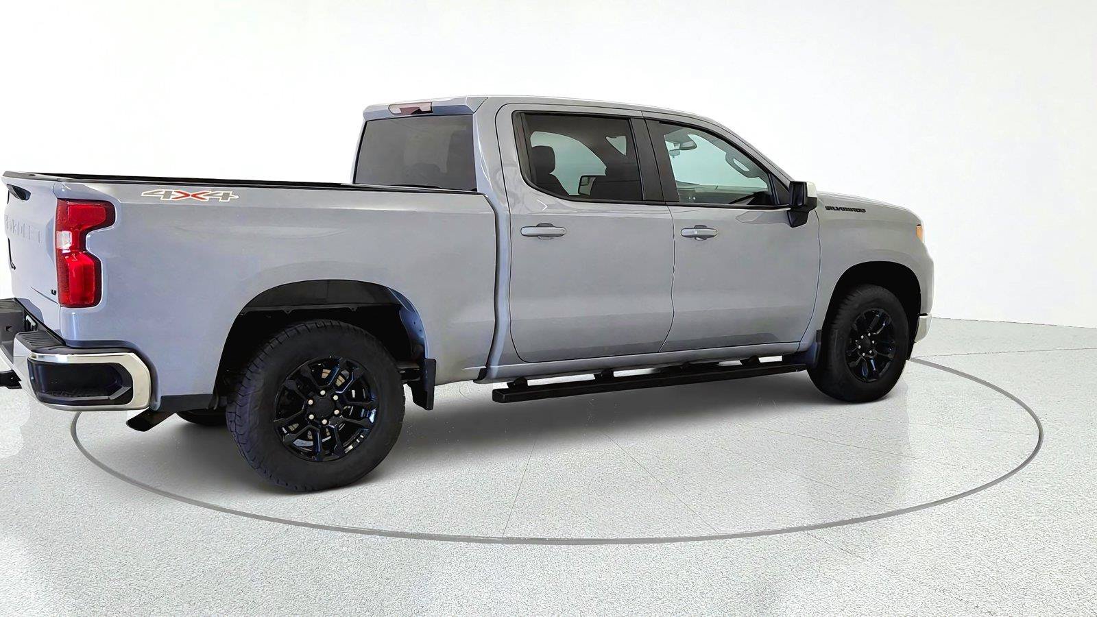 Used 2024 Chevrolet Silverado 1500 LT AWD/4WD image 9