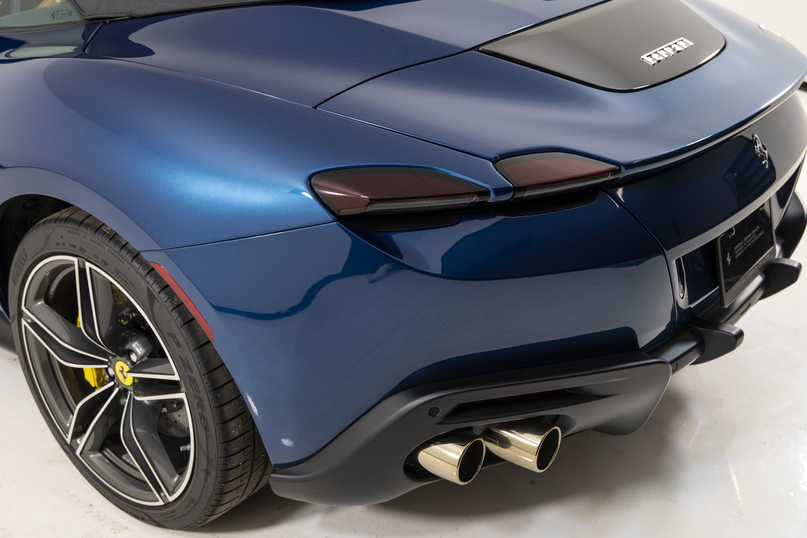 Certified 2025 Ferrari Roma Spider RWD image 32