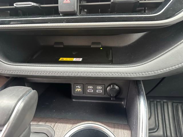Used 2023 Toyota Highlander Platinum AWD/4WD image 30