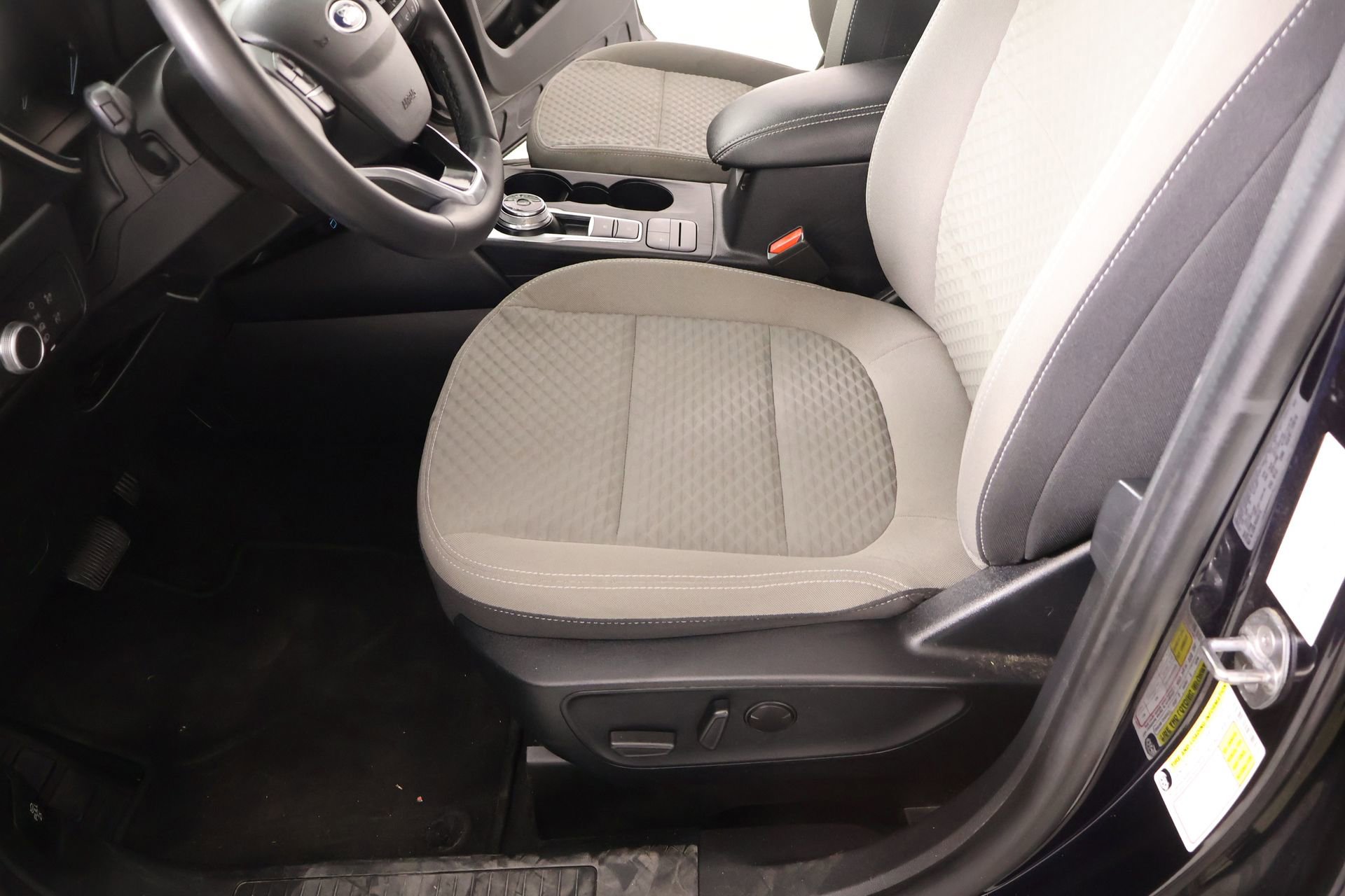 Used 2021 Ford Escape SE w/ SE Sport Appearance Package image 11