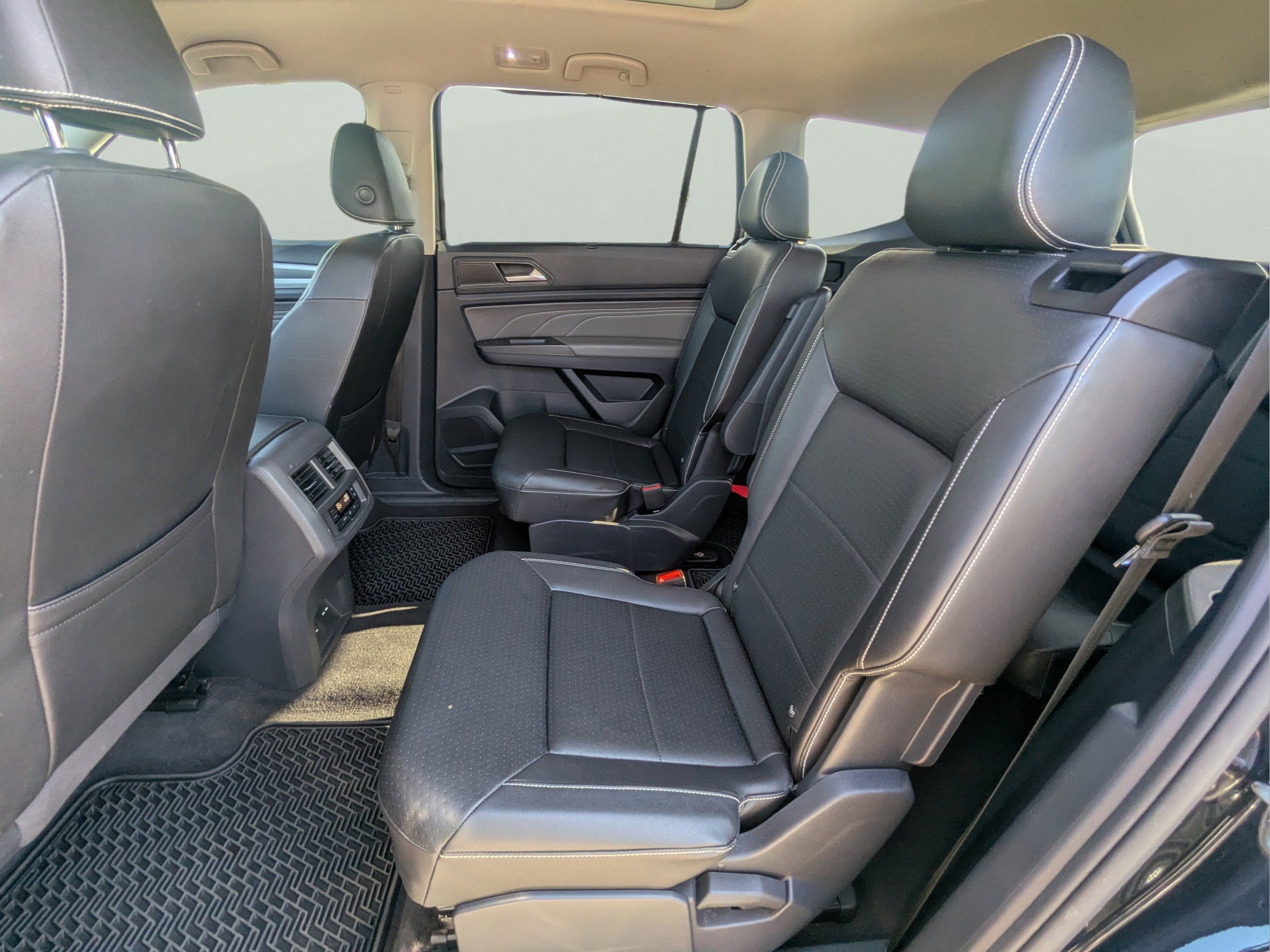 Used 2023 Volkswagen Atlas SEL R-Line AWD/4WD image 32