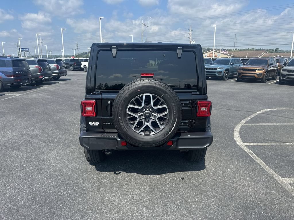 Used 2026 Jeep Wrangler Unlimited Sahara AWD/4WD image 7