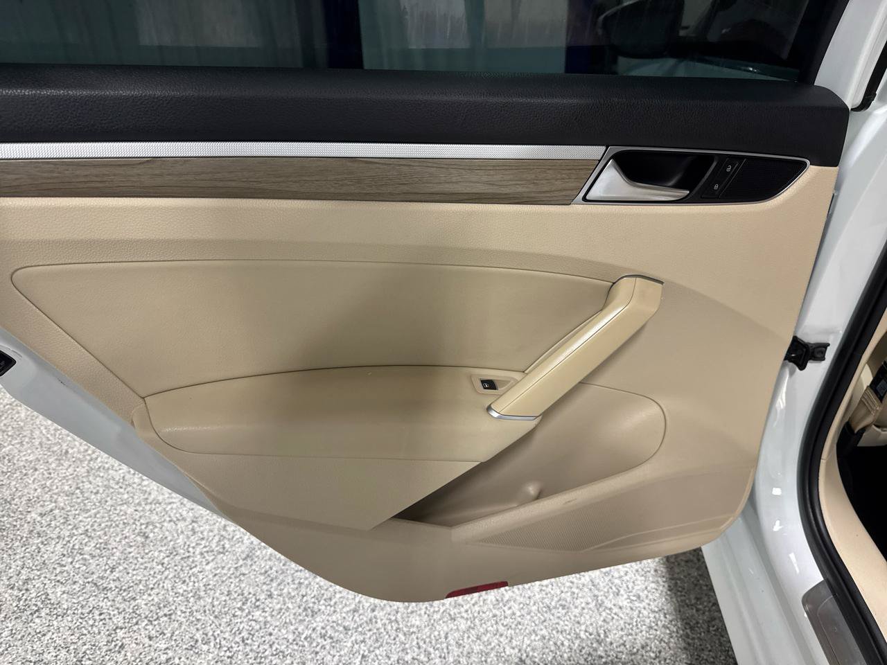 Used 2017 Volkswagen Passat 1.8T SEL Premium FWD image 13