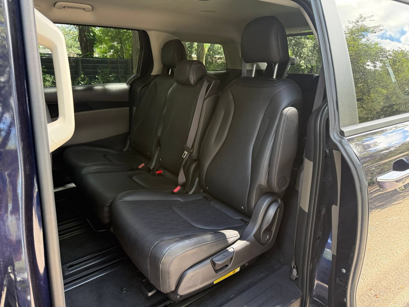 Used 2026 Kia Carnival FWD image 40