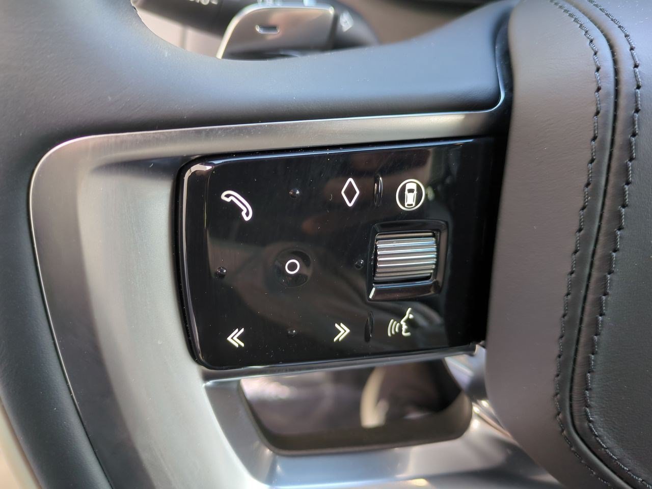 New 2025 Land Rover Range Rover SV AWD/4WD image 11