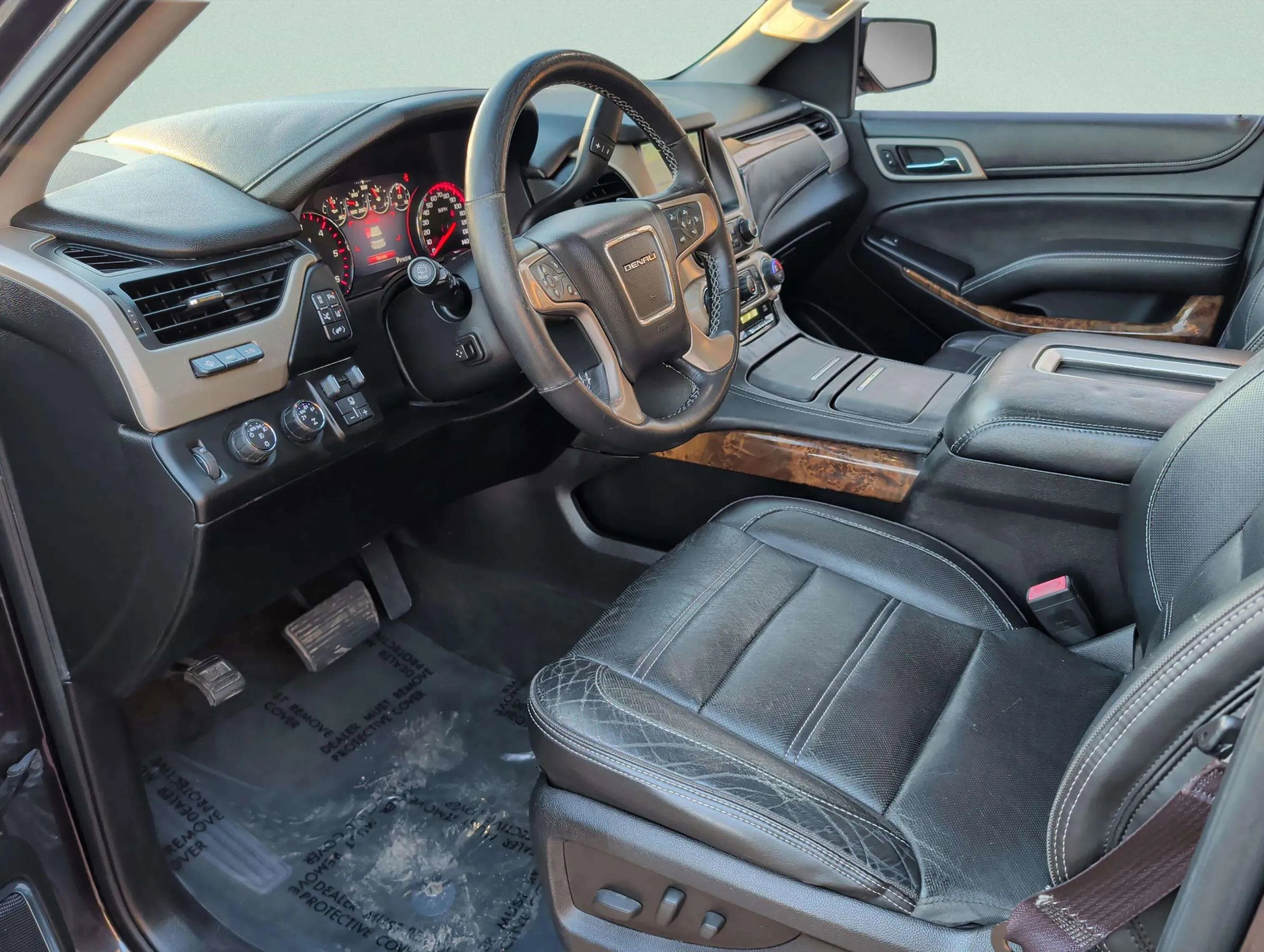 Used 2015 GMC Yukon Denali w/ Touring Package AWD/4WD image 31