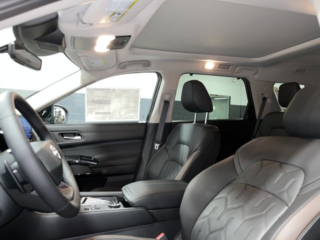 New 2026 Nissan Pathfinder Platinum w/ Cargo Package AWD/4WD image 32