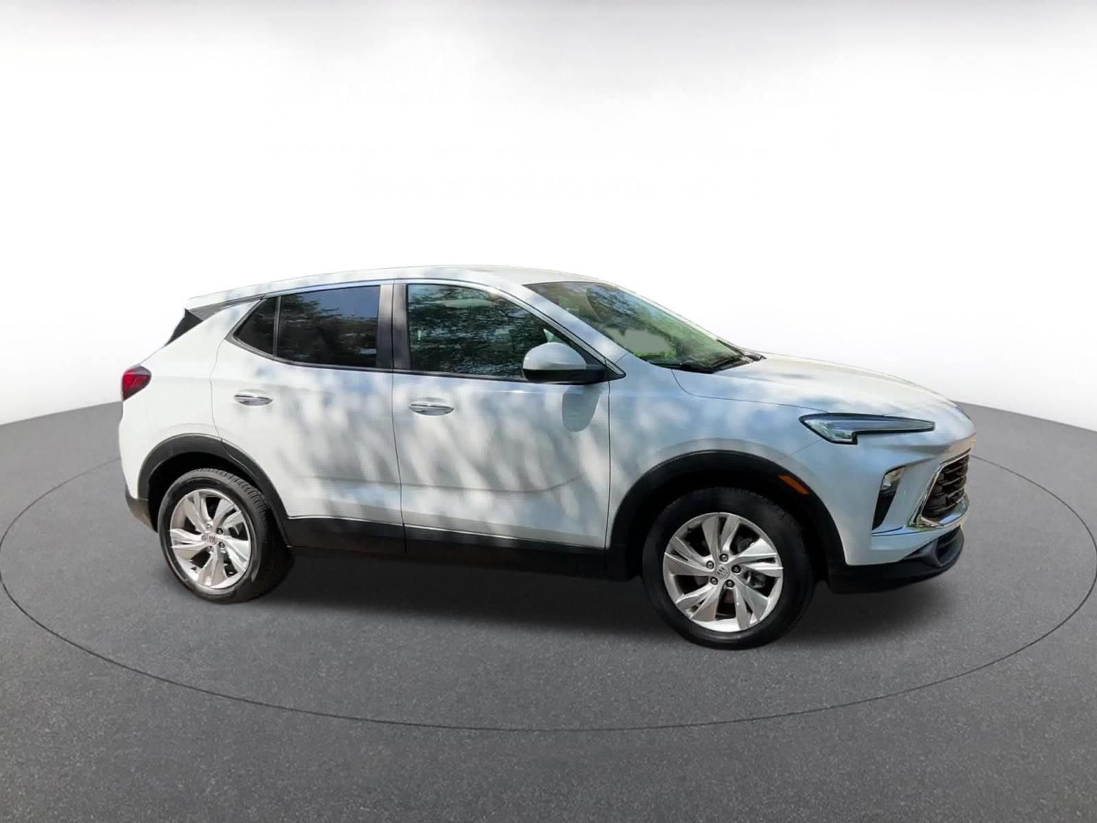 Used 2025 Buick Encore GX Preferred FWD image 2