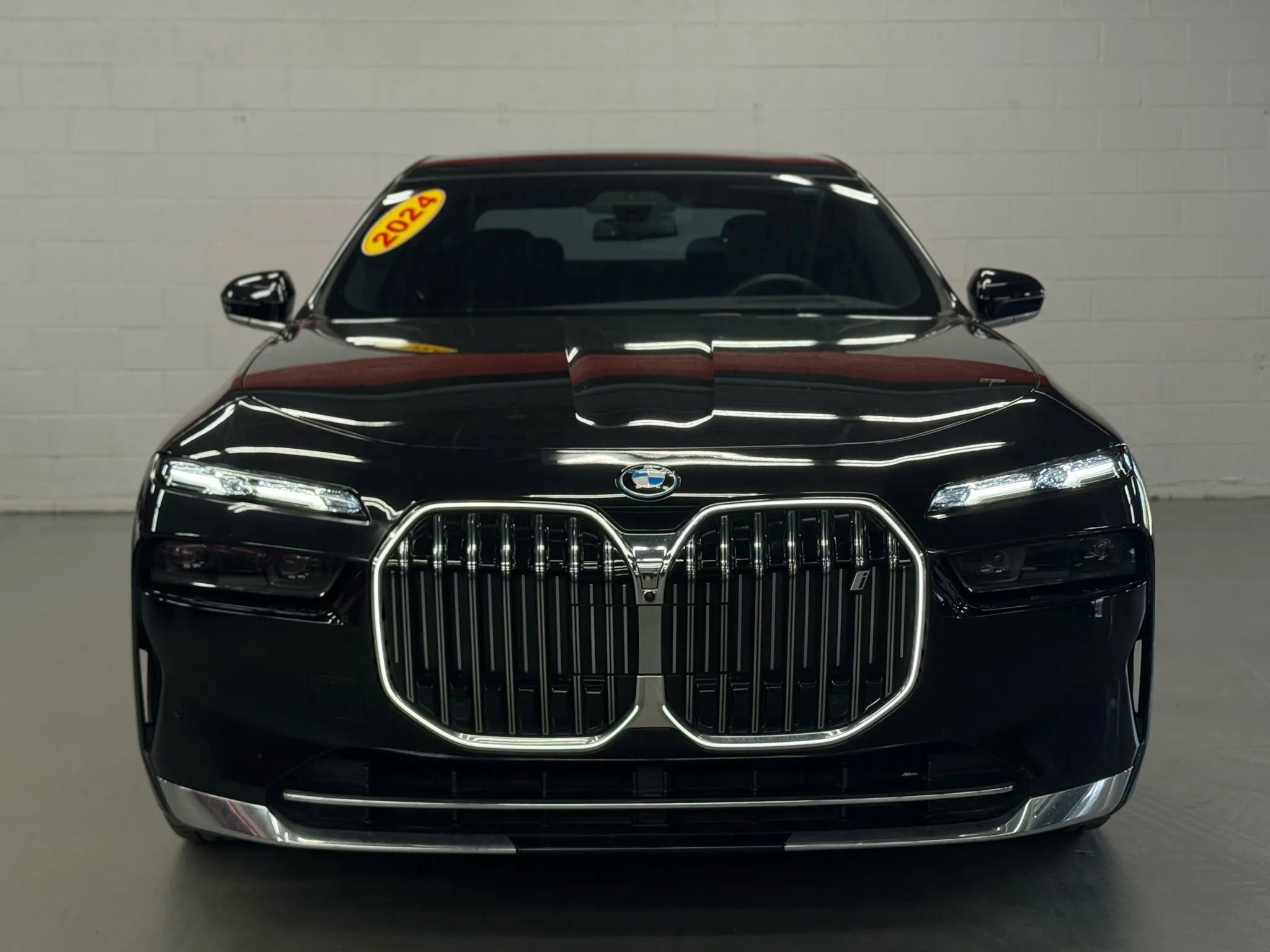 Used 2024 BMW i7 xDrive60 w/ Executive Package image 8