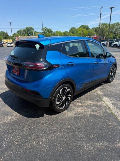 Used 2022 Chevrolet Bolt LT w/ Infotainment Package FWD image 6