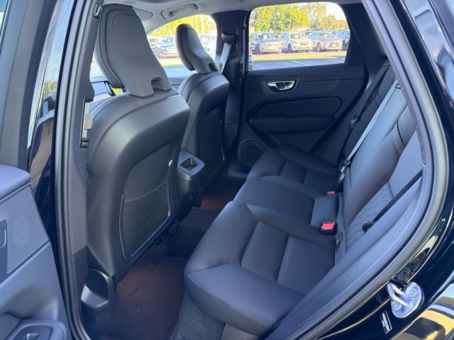 New 2027 Volvo XC60 B5 Plus AWD/4WD image 9