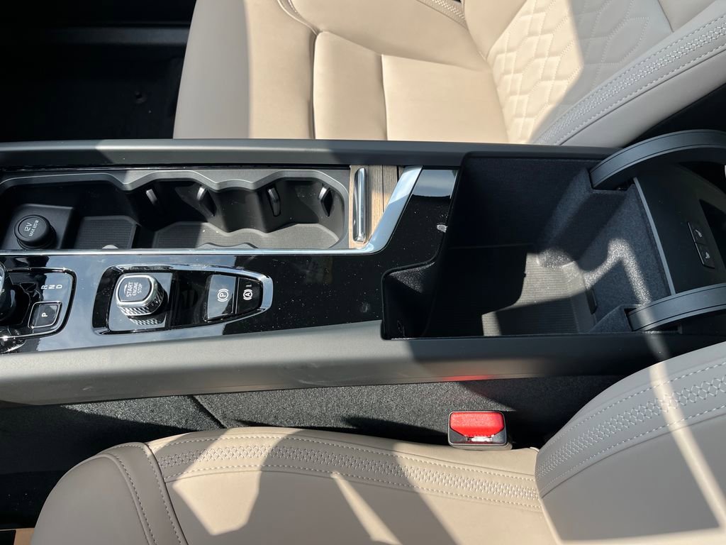 New 2026 Volvo XC60 B5 Plus w/ Protection Package Premier image 32