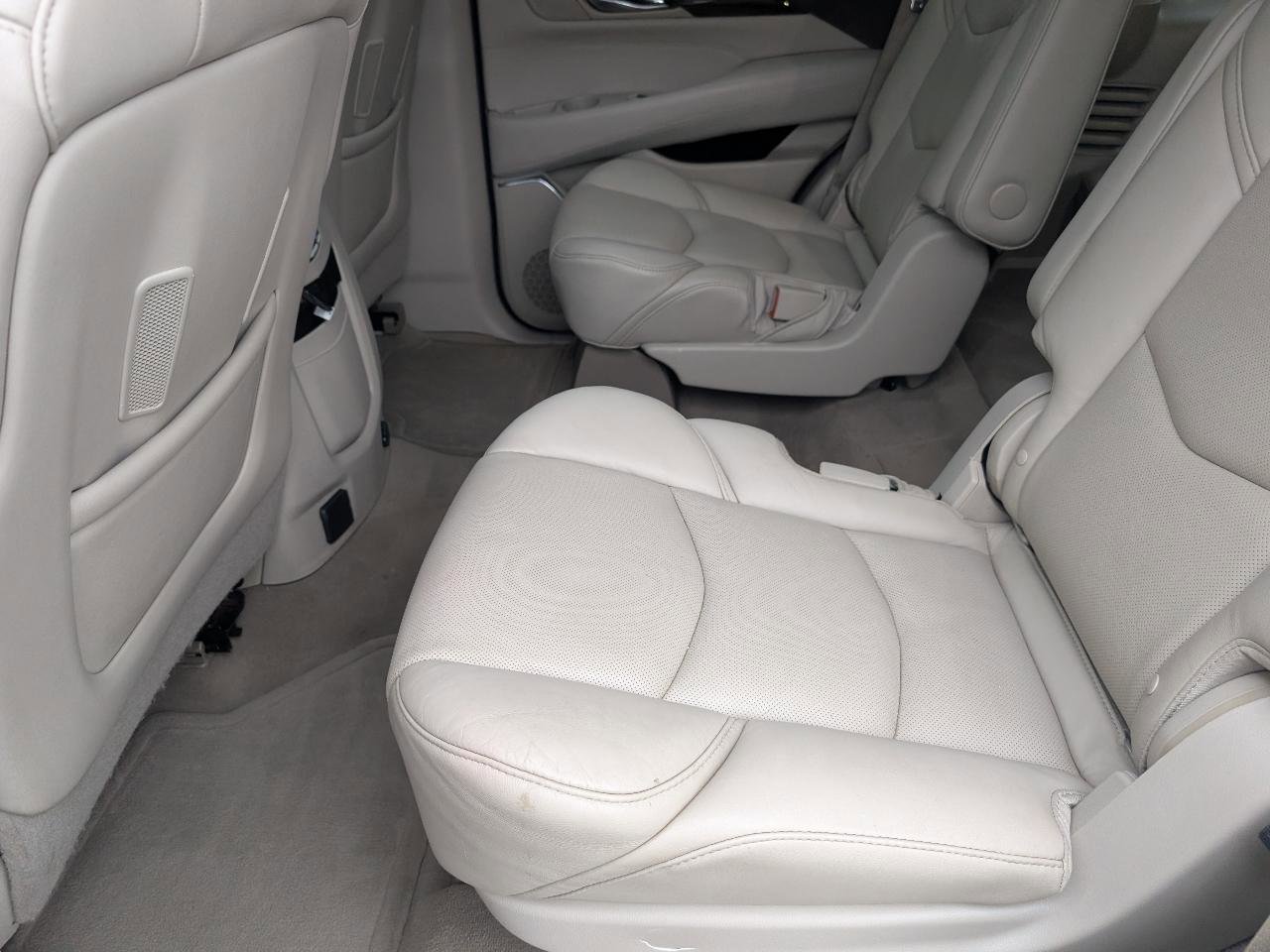 Used 2016 Cadillac Escalade Premium RWD image 9