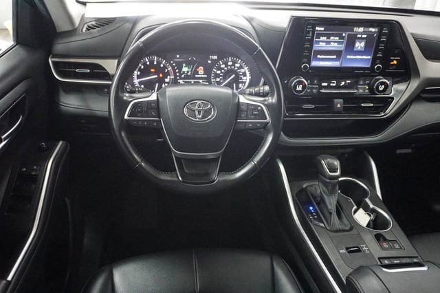 Used 2022 Toyota Highlander XLE FWD image 9