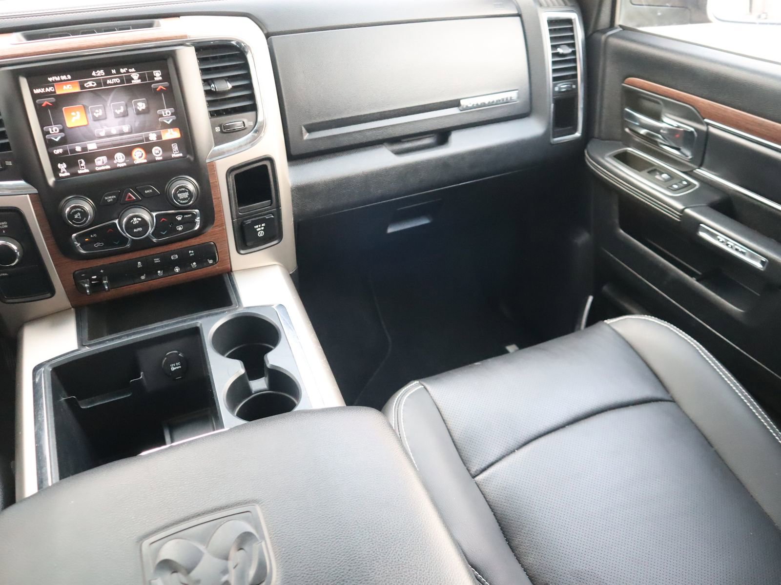 Used 2014 RAM 2500 Laramie w/ Cold Weather Group image 32