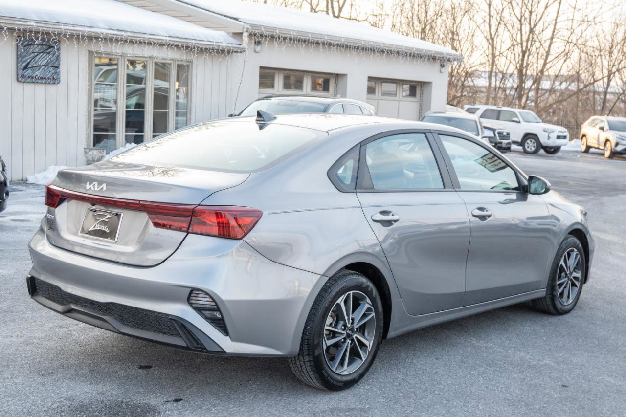 Used 2024 Kia Forte LXS w/ LXS Technology Package image 11