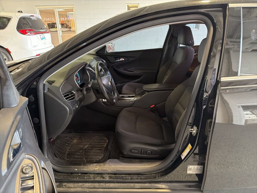 Used 2018 Chevrolet Malibu LT image 6