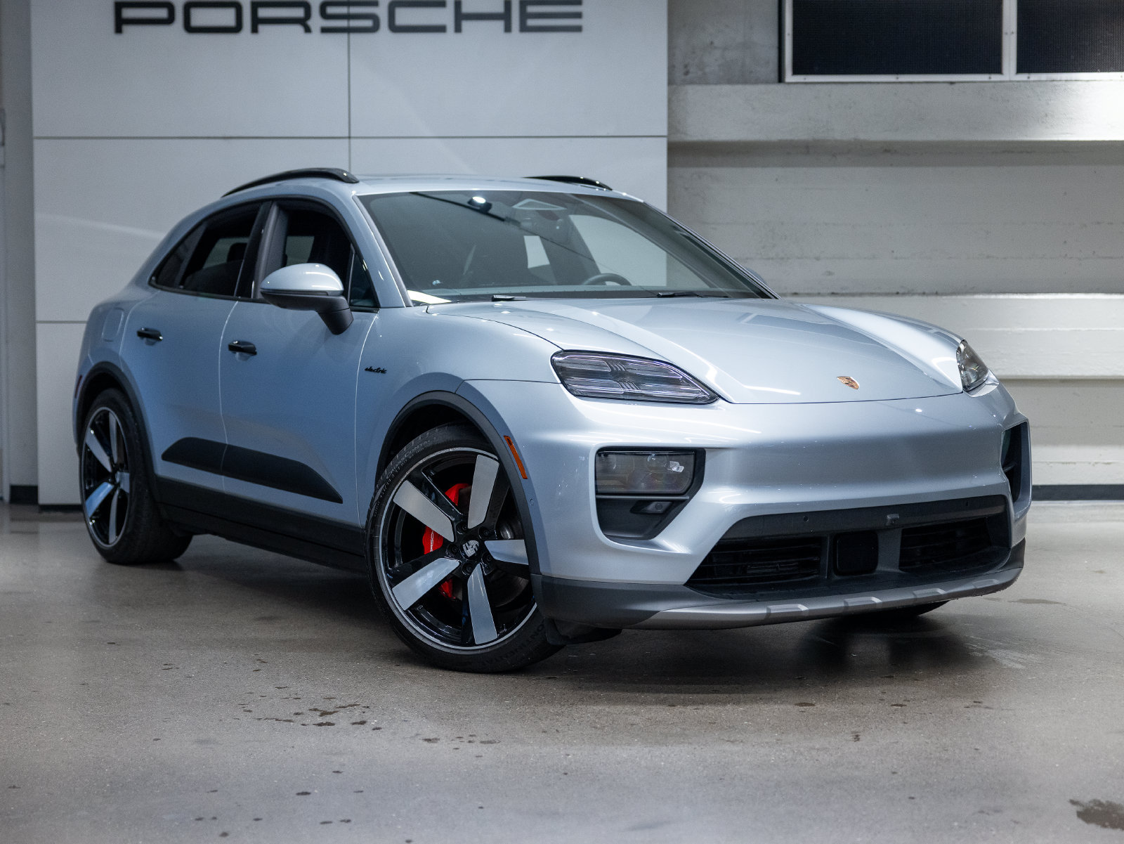 Certified 2025 Porsche Macan 4S Electric AWD/4WD image 11