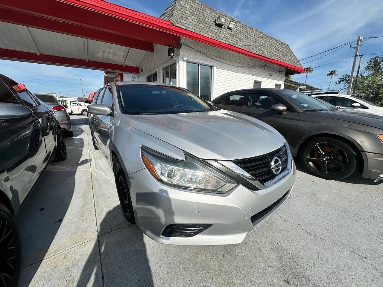 Used 2017 Nissan Altima 2.5 S w/ Power Driver Seat Package FWD image 2