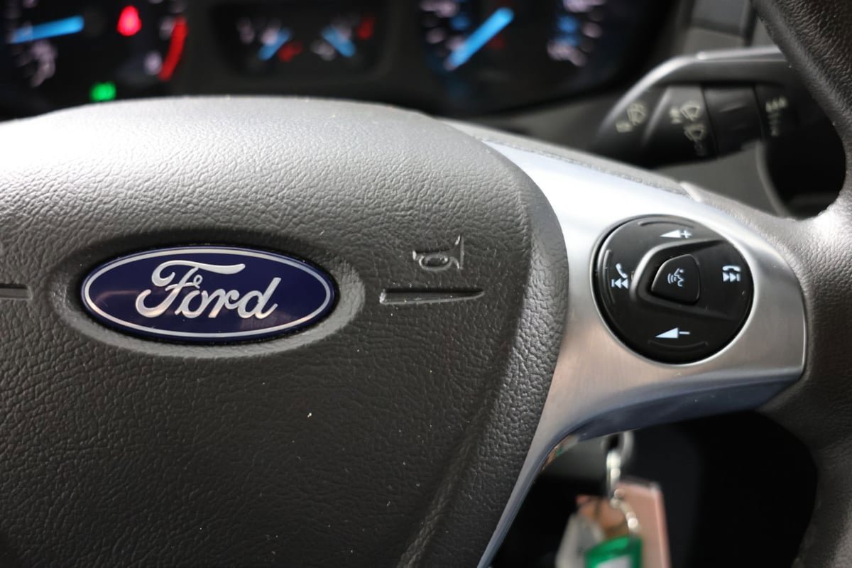 Used 2019 Ford Transit 150 XLT RWD image 25
