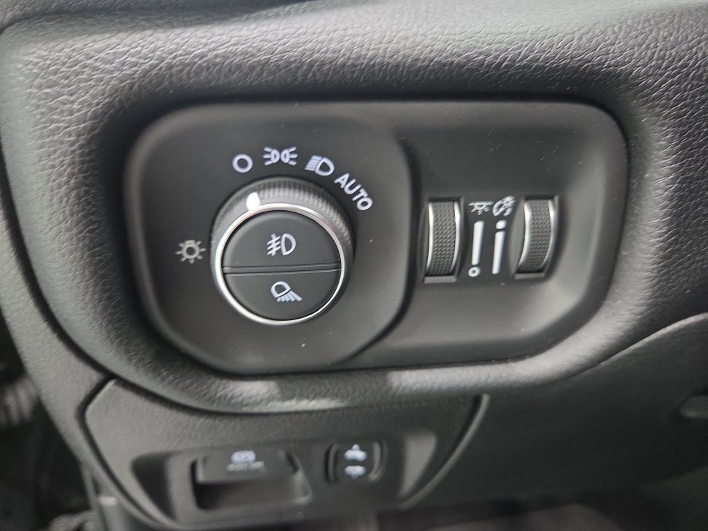 Used 2026 RAM 1500 Laramie AWD/4WD image 33