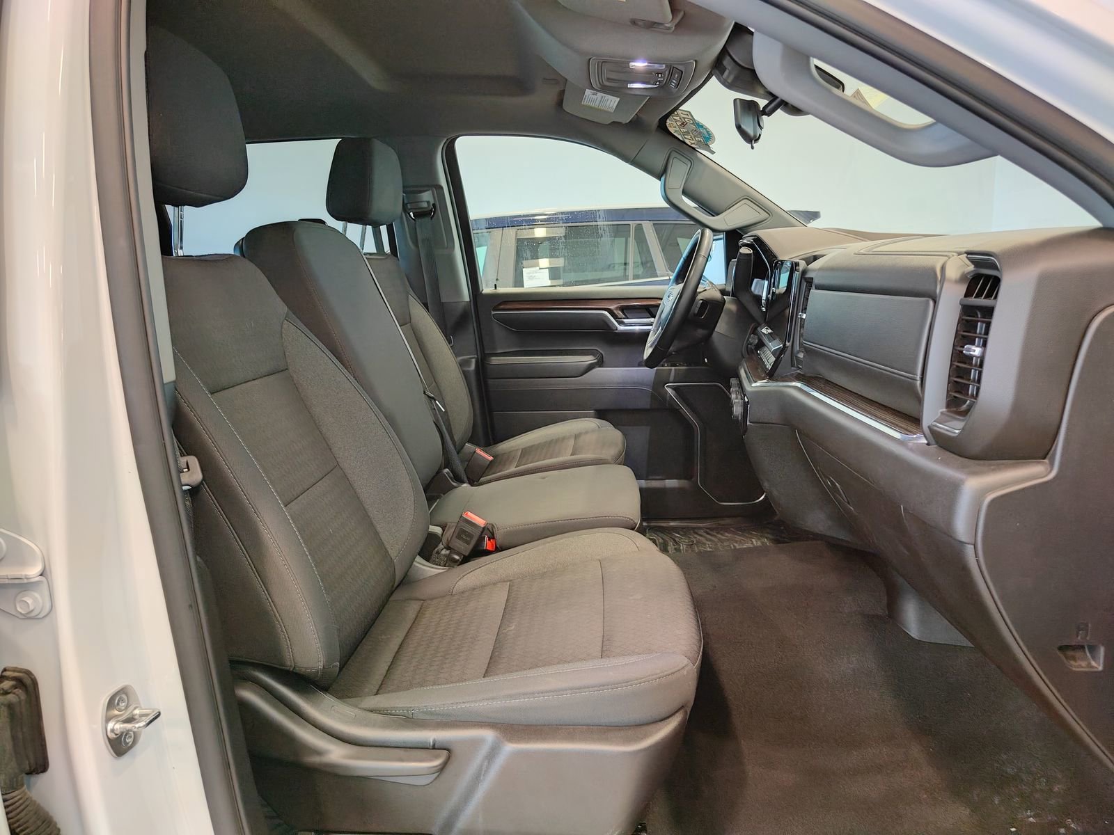 Used 2025 Chevrolet Silverado 1500 LT image 15