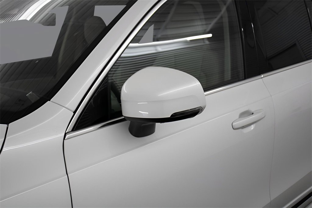 Certified 2025 Volvo XC90 T8 Plus w/ Protection Package Premier image 9