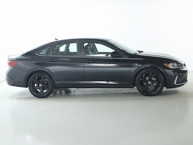 Used 2025 Volkswagen Jetta SE w/ Sunroof Package image 11