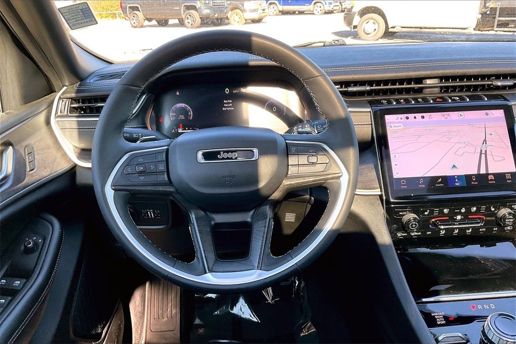 Used 2024 Jeep Grand Cherokee L Limited w/ Luxury Tech Group II image 5